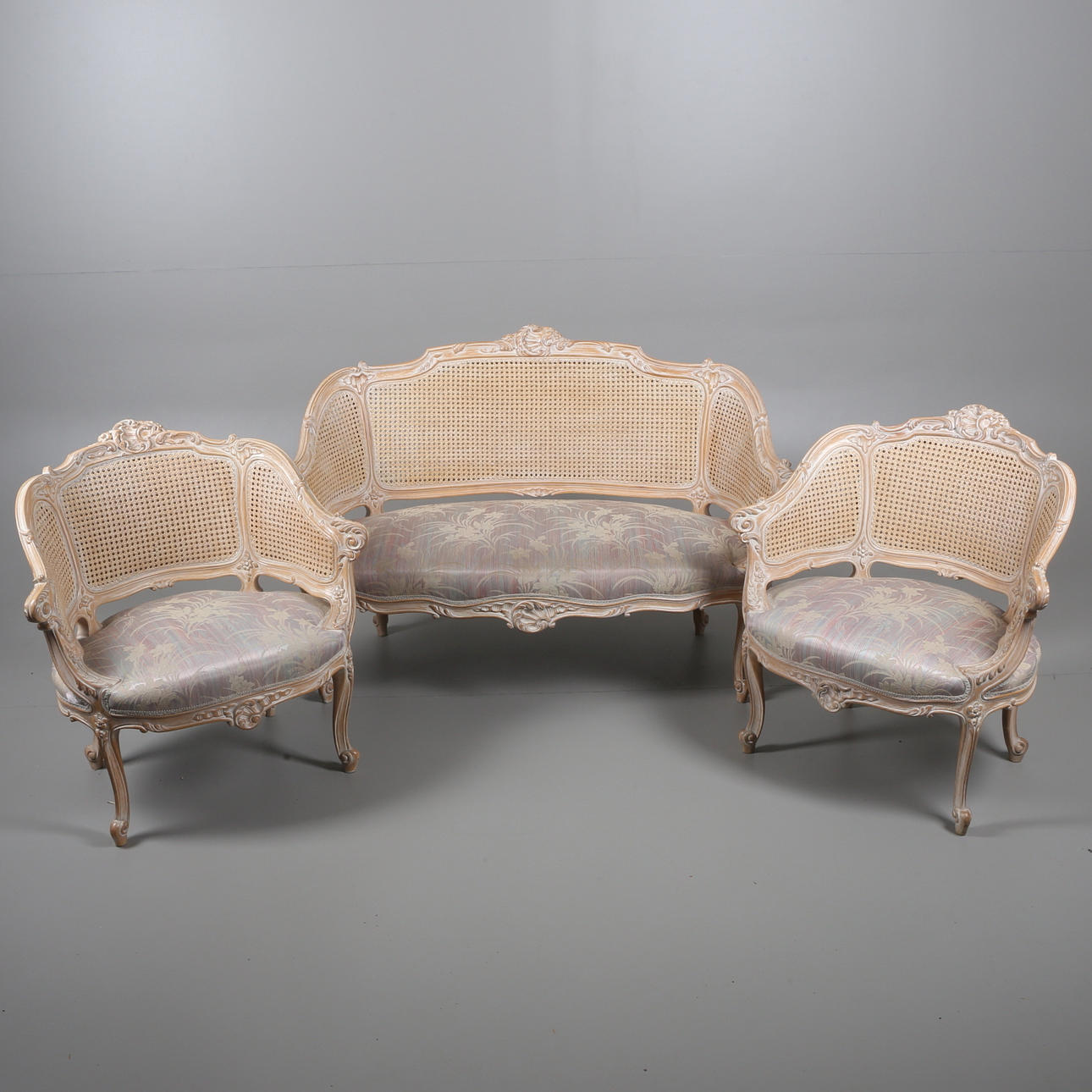 FÅTÖLJER, ett par, samt SOFFA, trä/rotting, fransk rokokostil, 1900-talets senare hälft.