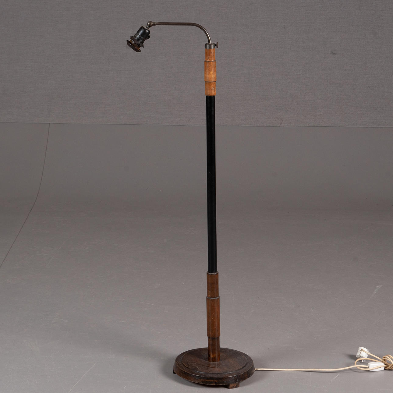 Lámpara de piso. Arte deco.