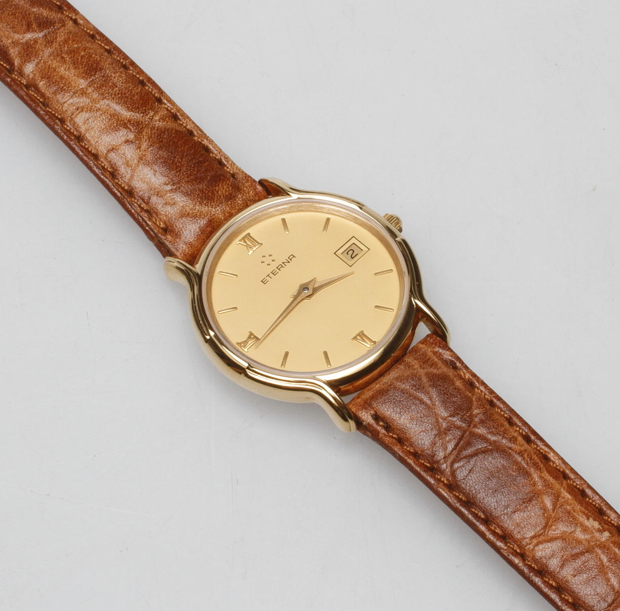 DAMARMBANDSUR, Eterna, 1900-talets fjärde kvartal.