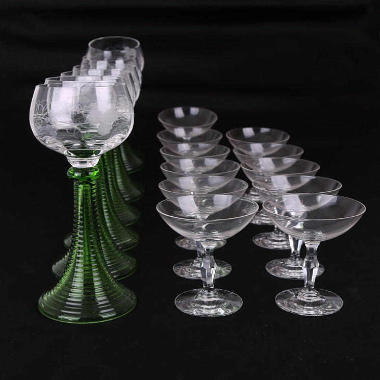 GLASSERVIS 6 remmare + 11 likörglas.