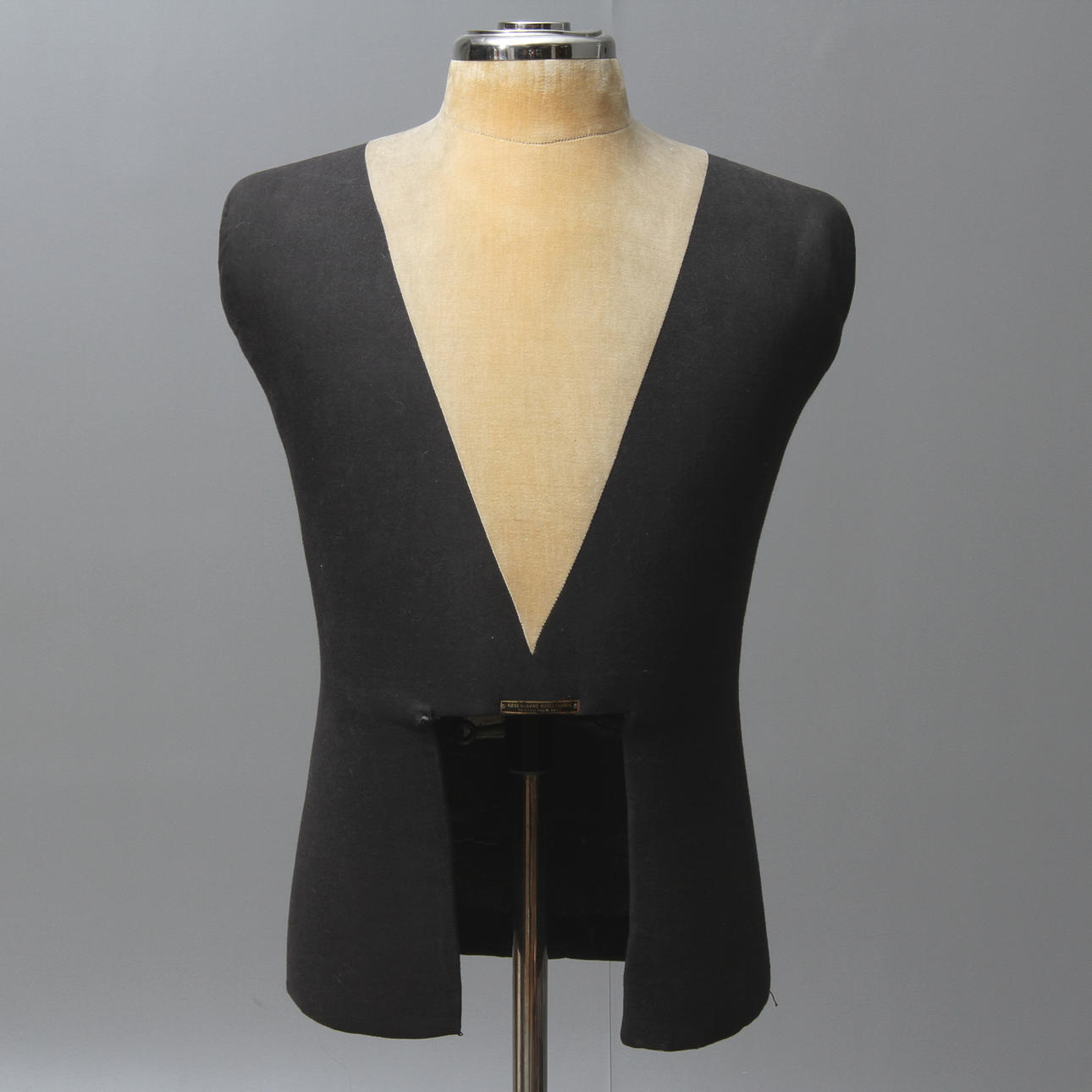 PROVDOCKA, plakettmärkt Københavns Bustefabrik.