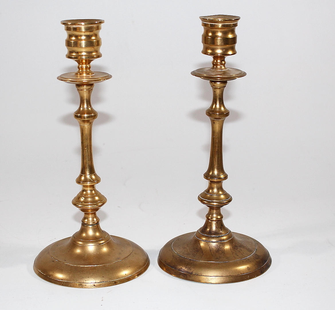 LJUSSTAKAR, 2 st, malm, Westerås Metall Fabrik och Gusum.