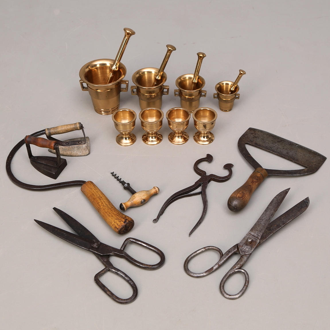 MALMFÖREMÅL 8 st Erik Jonssons Gelbjuteri Skara, ALLMOGEFÖREMÅL 8 st.