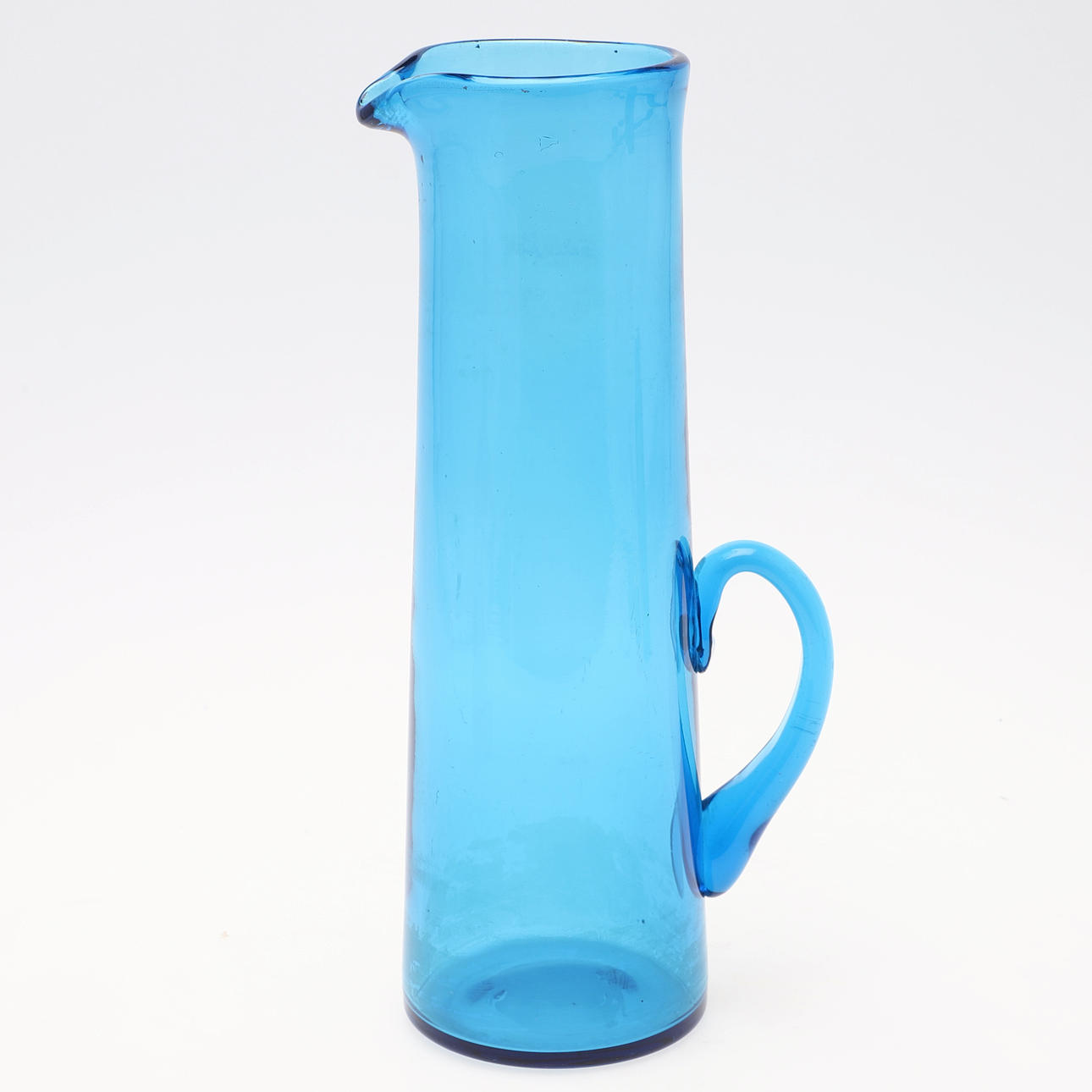 JARRA, vidrio azul, boca soplada.