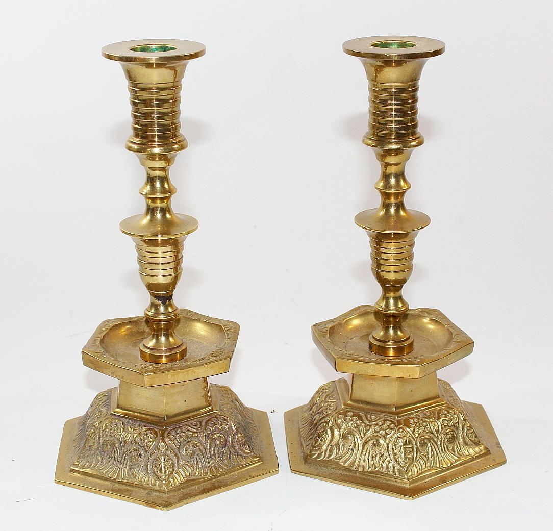 LJUSSTAKAR, ett par, malm, Troligtvis Skultuna.