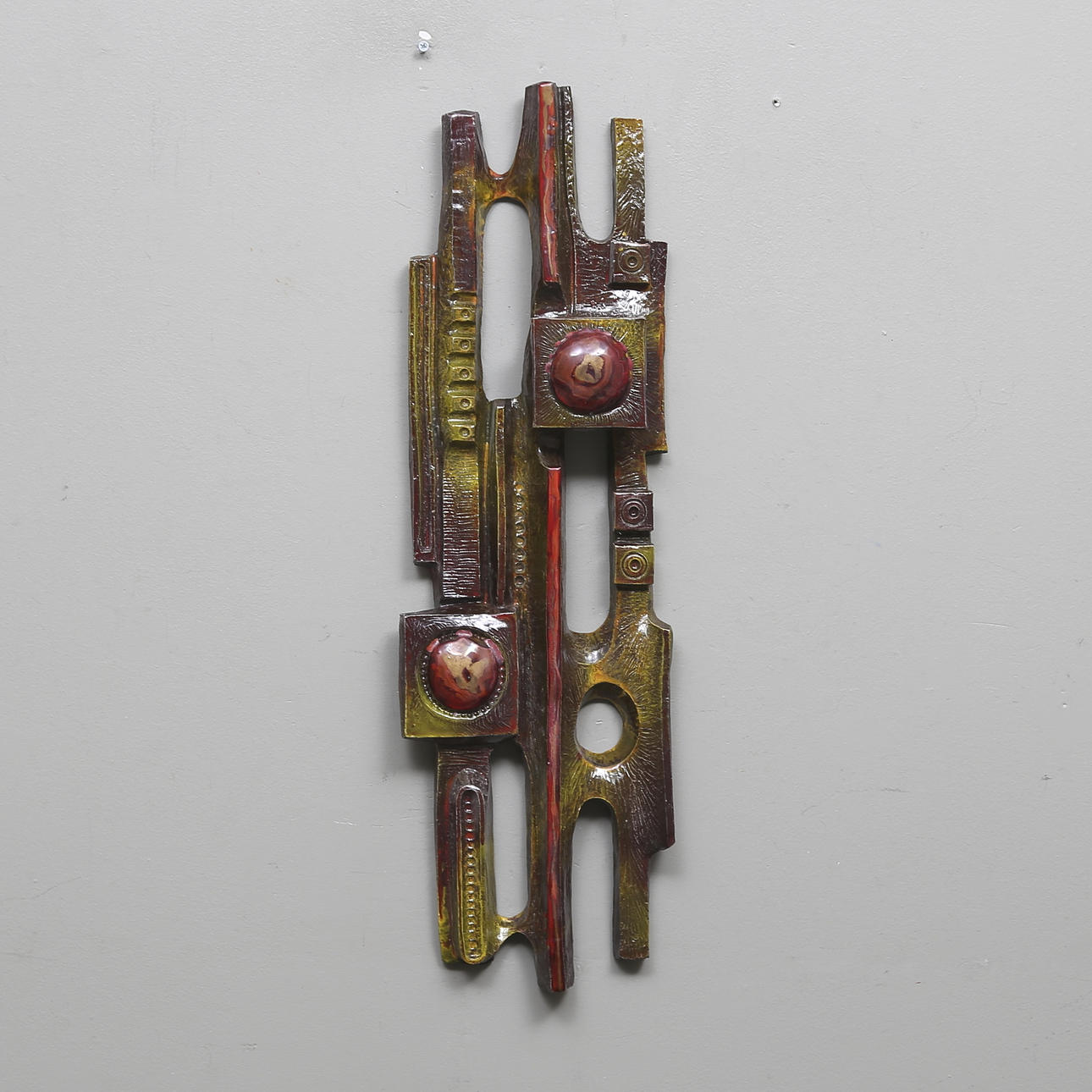 OIDENTIFIERAD KONSTNÄR. VÄGGSKULPTUR, trä, osignerad.