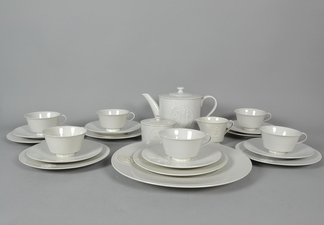 TRUDE PETRI. Service KPM Berlin modell Arcadia.