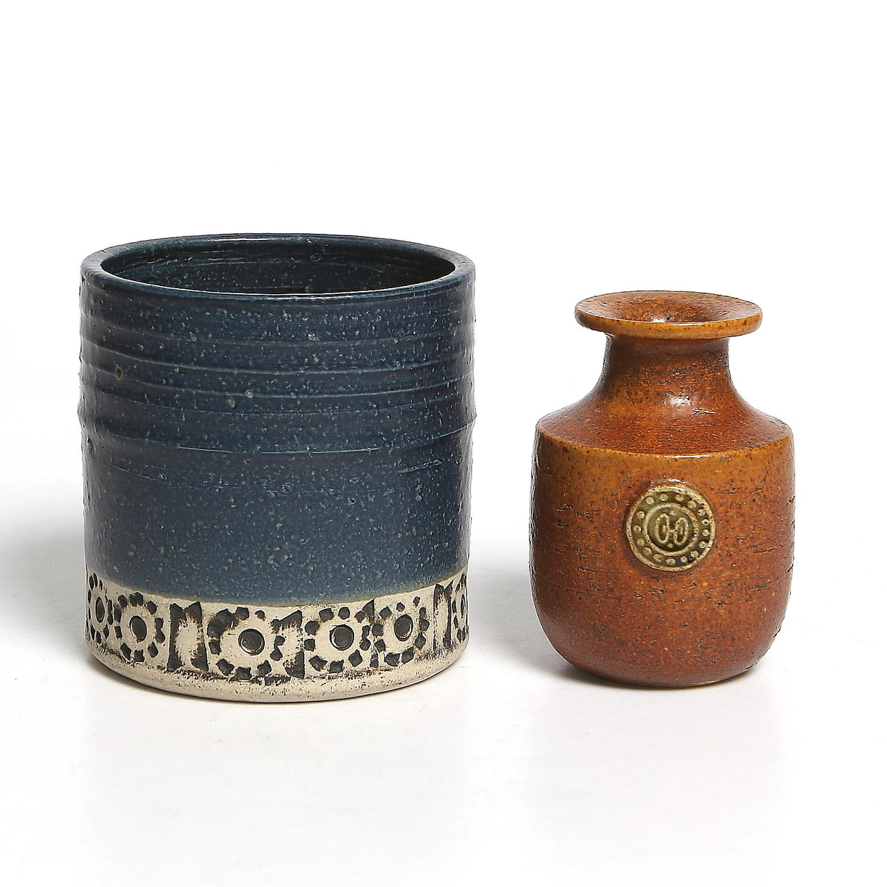 VASER, 2 st, stengods, Lisa Larson, Ateljé, signerad med Studiohanden, samt "Sahara", Sven Wejsfelt, Gustavsberg.