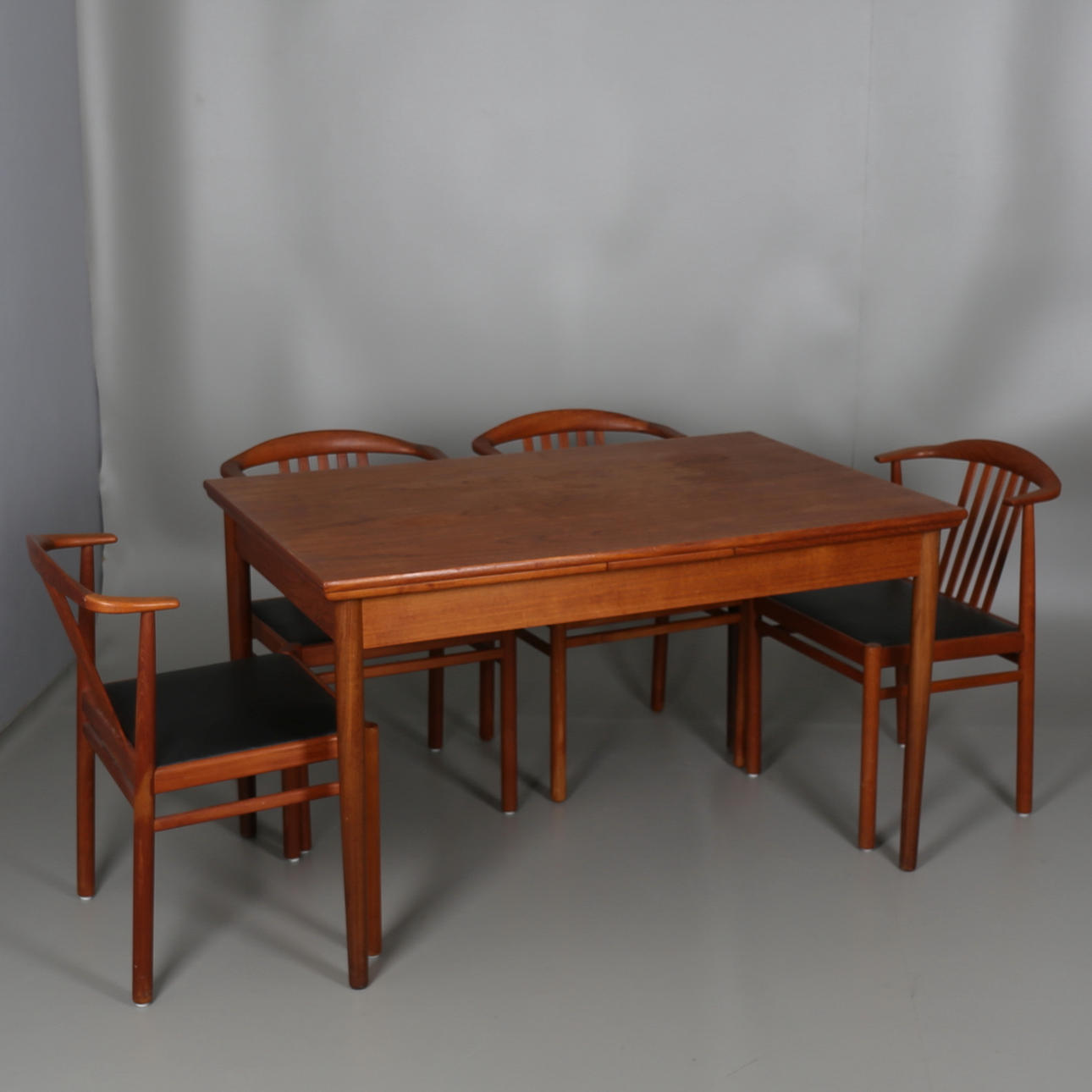 MATSALSMÖBEL i teak, 5 delar.