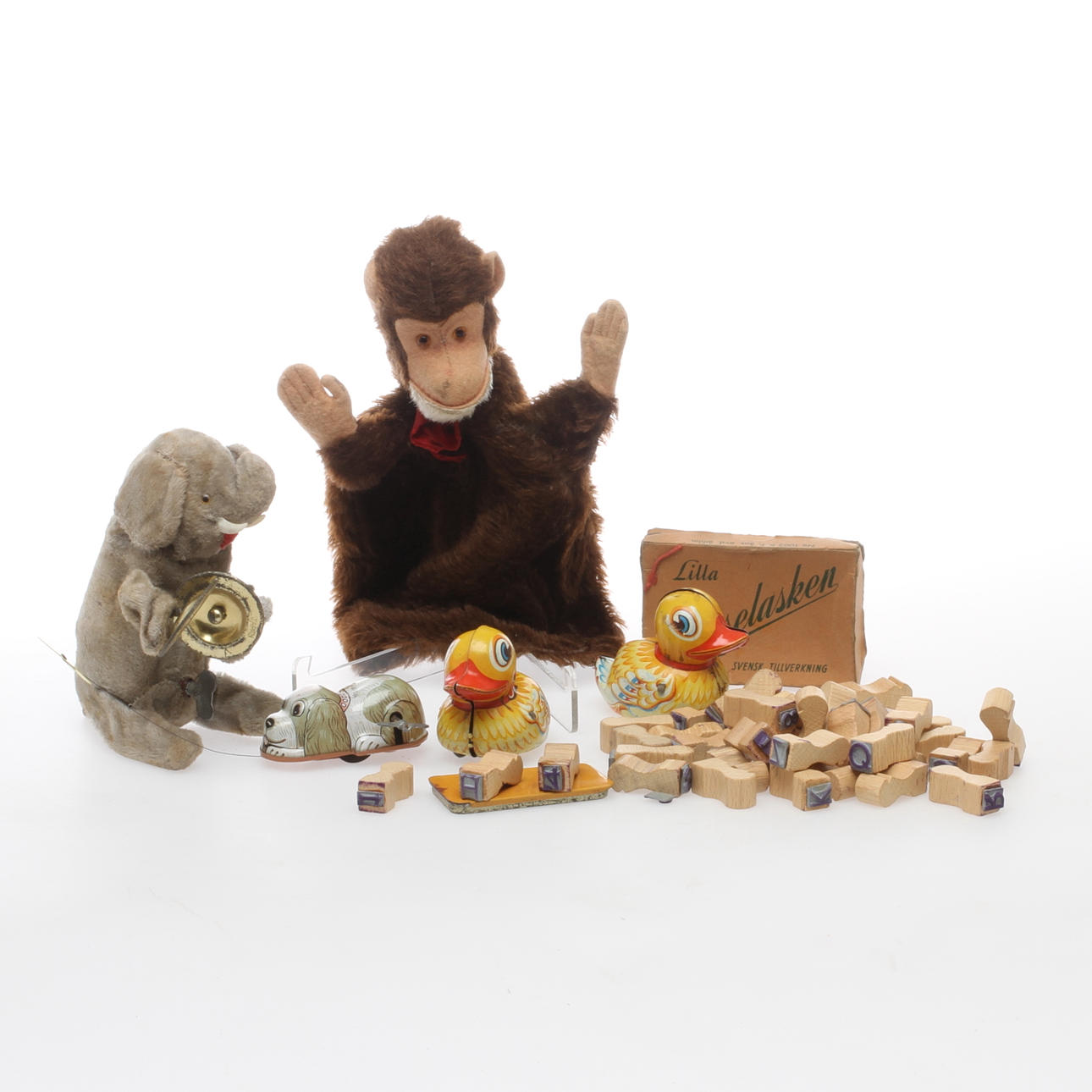 DIVERSE LEKSAKER, Två stycken LEHMANN PAAK-PAAK 903, en hund med fjäril Japan, elefant med symbal apa som handdocka , leksakstryckeri och pussel.