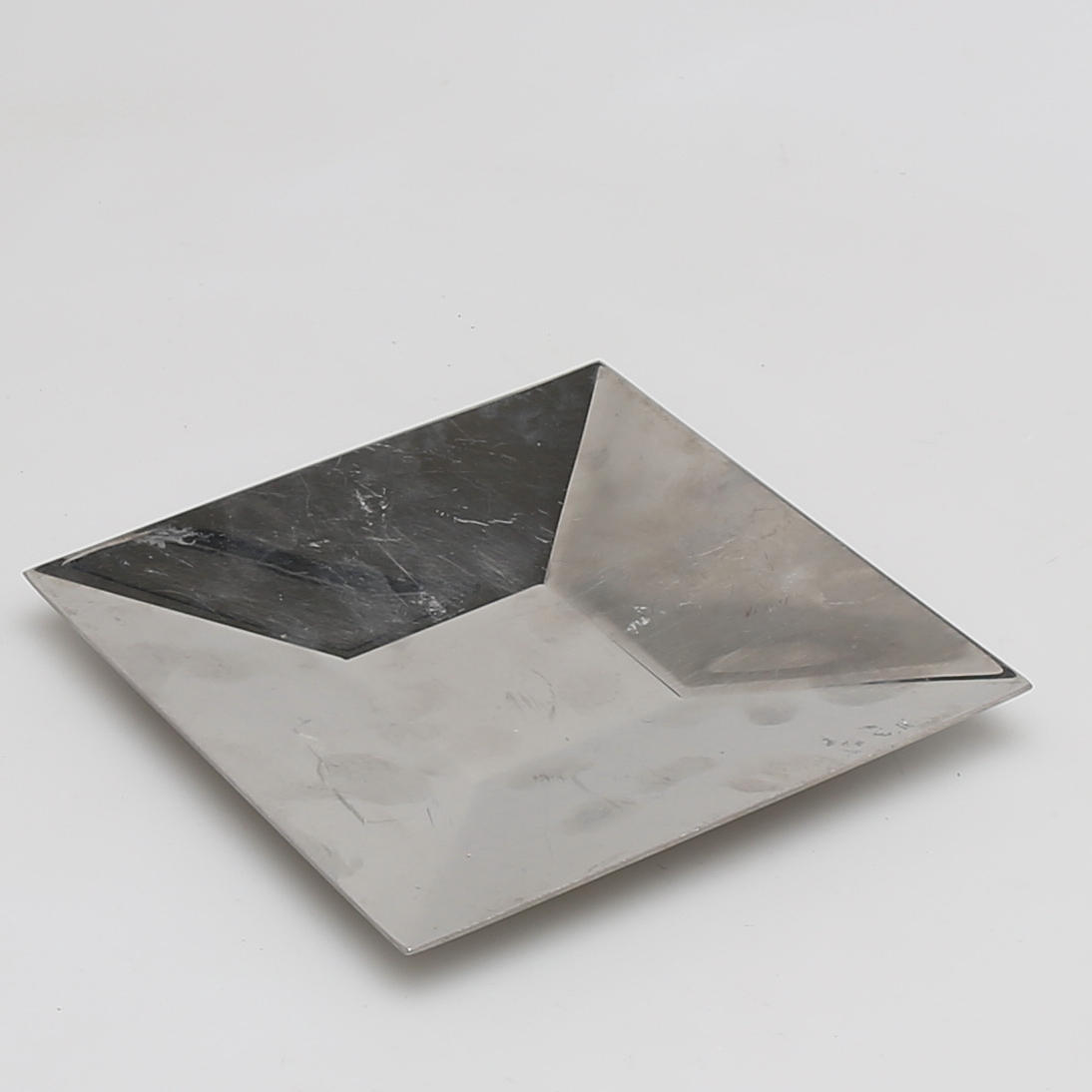 SIGURD PERSSON. fat i metall, Cultura Metal, signerat och daterat -55 samt numrerat 17/25.