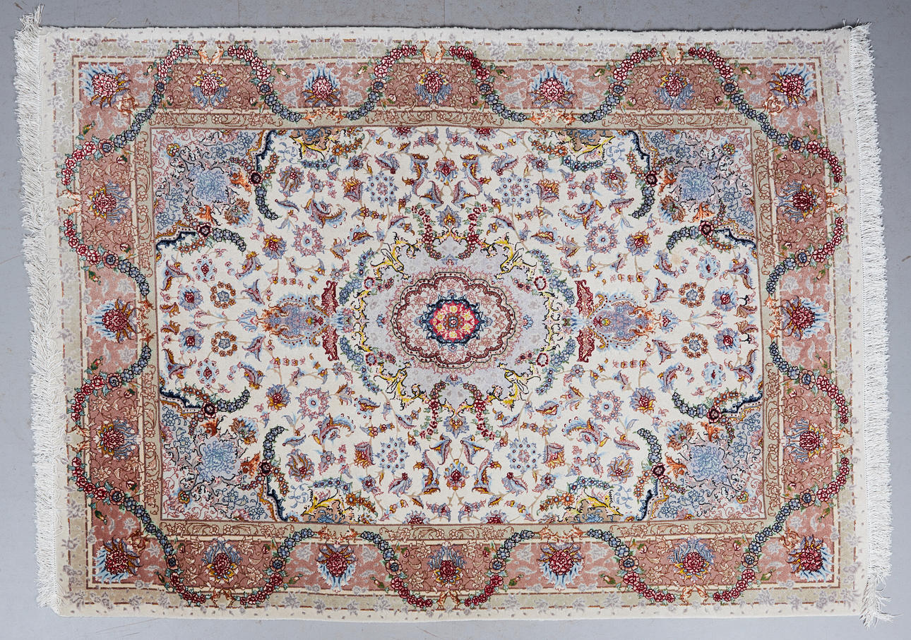 Floor carpet / carpet, silk, wool.