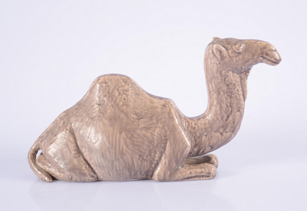 BERIT TERNELL. Figurin, liggande dromedar, Bo-fajans.