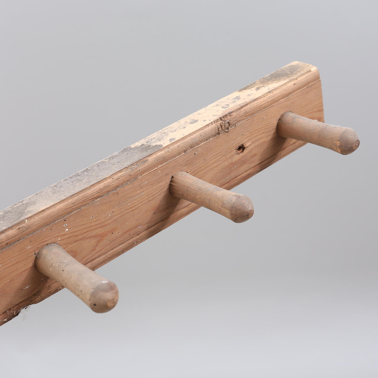 KROKLIST med 11 krokar, trä, 1900-tal.