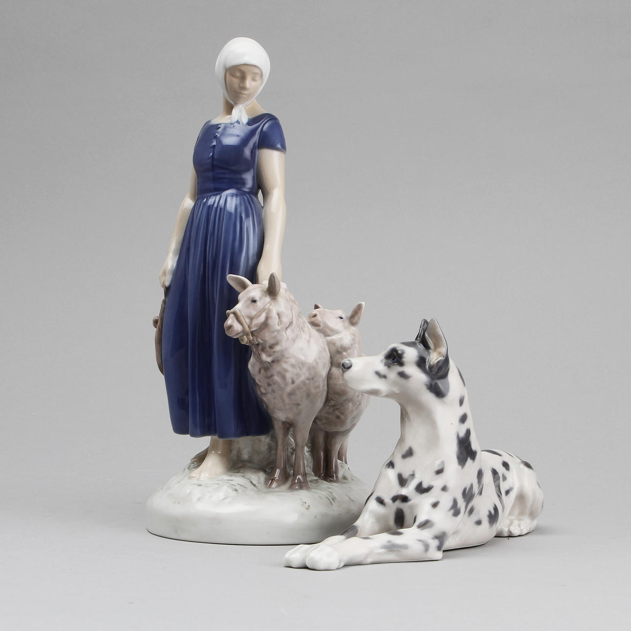 FIGURINER, 2 st, porslin, Axel Locher, Bing & Gröndahl samt Royal Copenhagen.