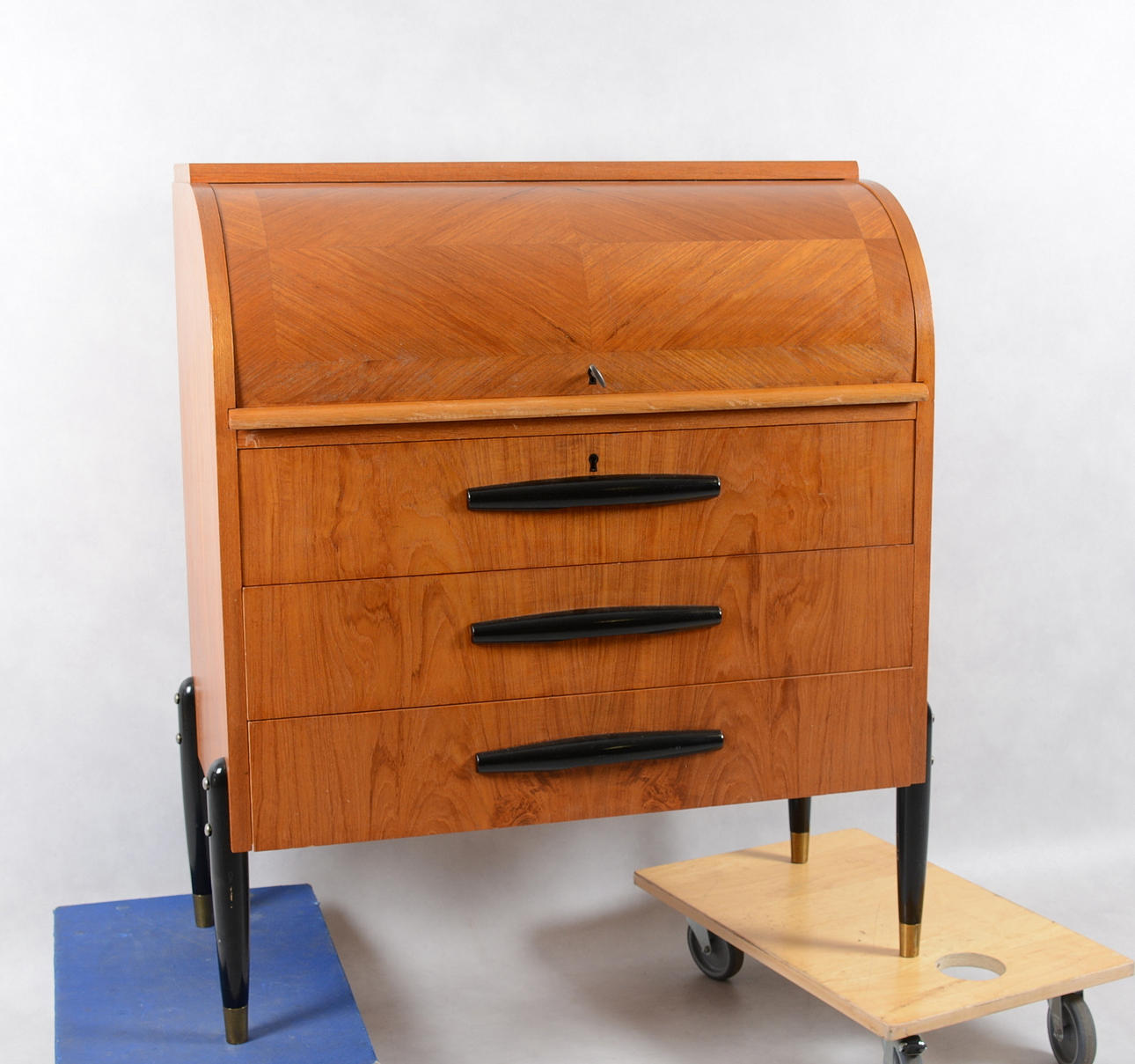 RULLKLAFFSSEKRETÄR MED SKRIVKLAFF, 1950/60-tal.