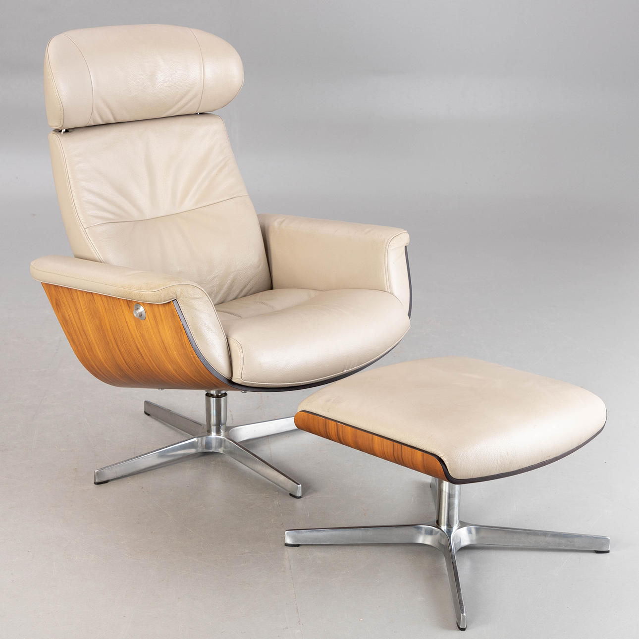 La Nuova Casa. Relax Sessel mit Ottomane. Italienisches Design. Möbel - Sessel & Stühle