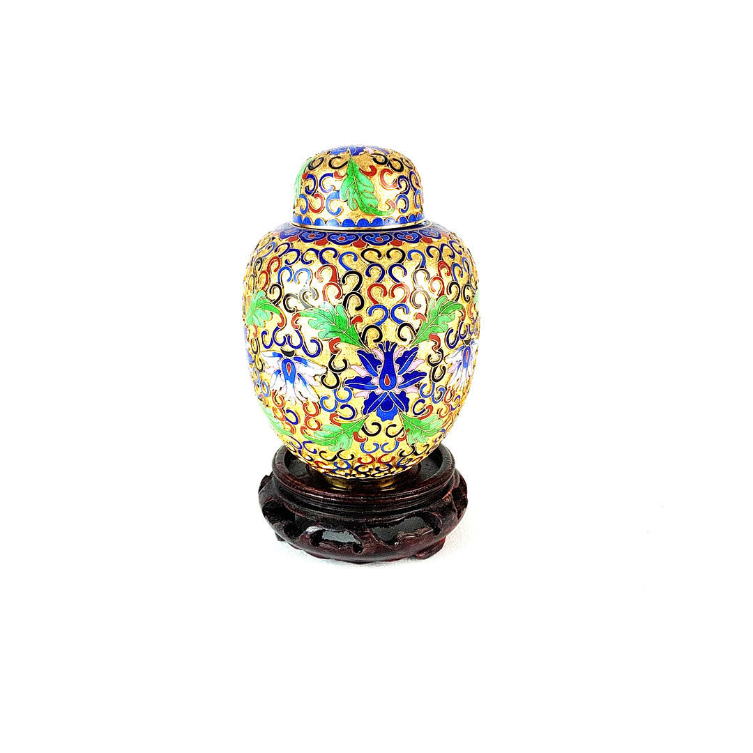 KINESISK FORGYLDT CLOISONNE VASE OG STATIV.
