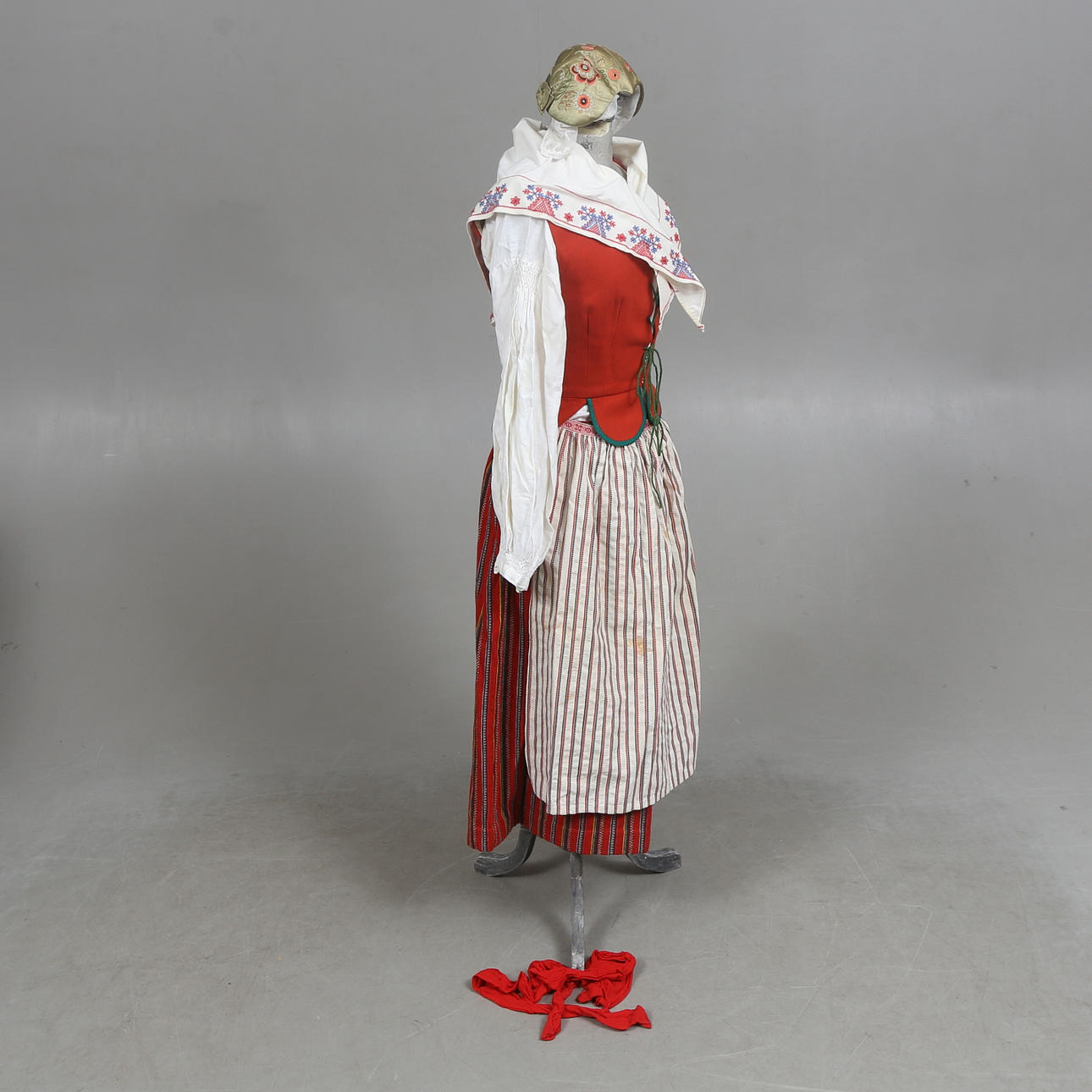 folkdr-kt-skedevi-sterg-tland-allmoge-vrigt-auctionet