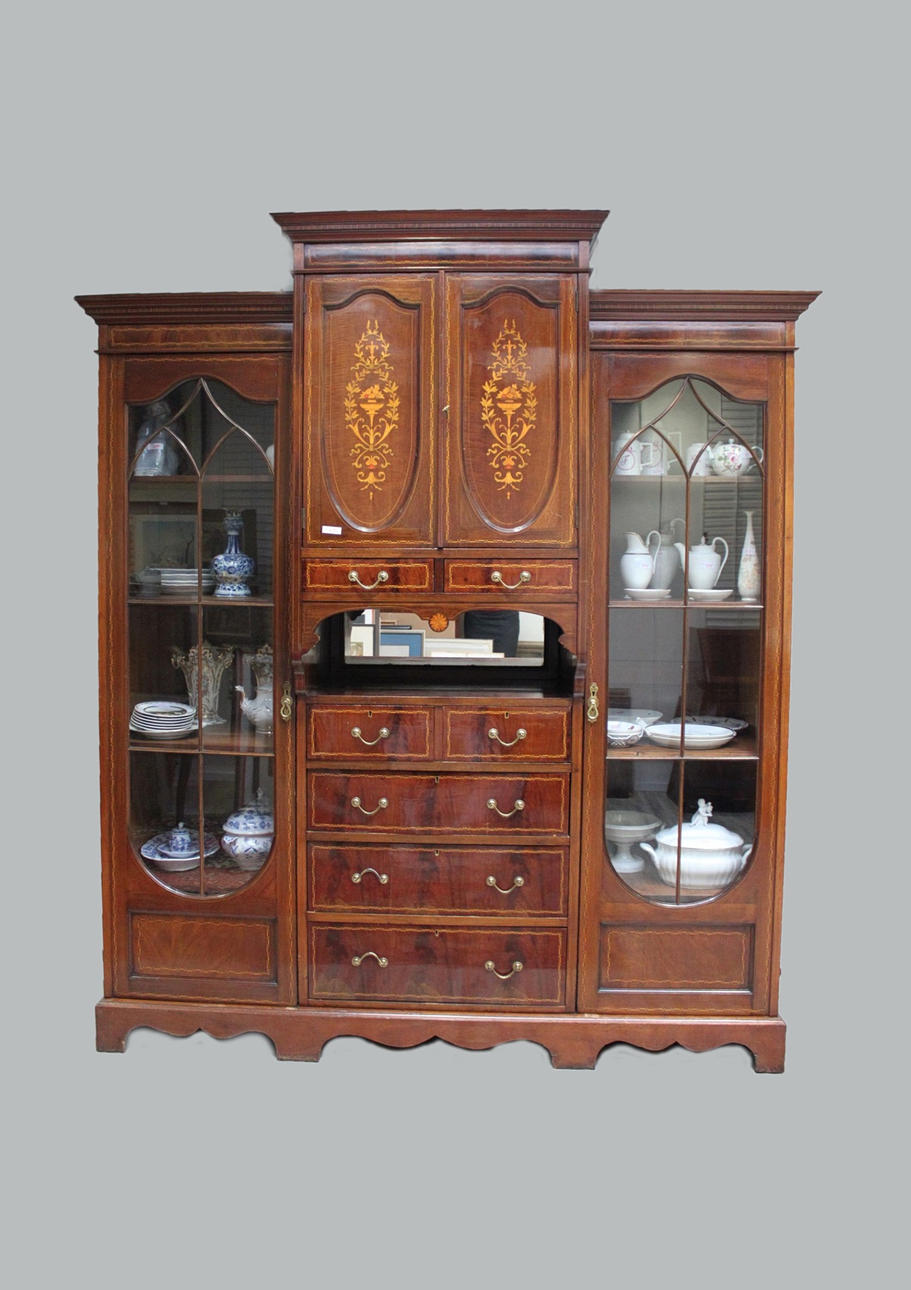 ENGELSK BOKHYLLA, cirka 1900.