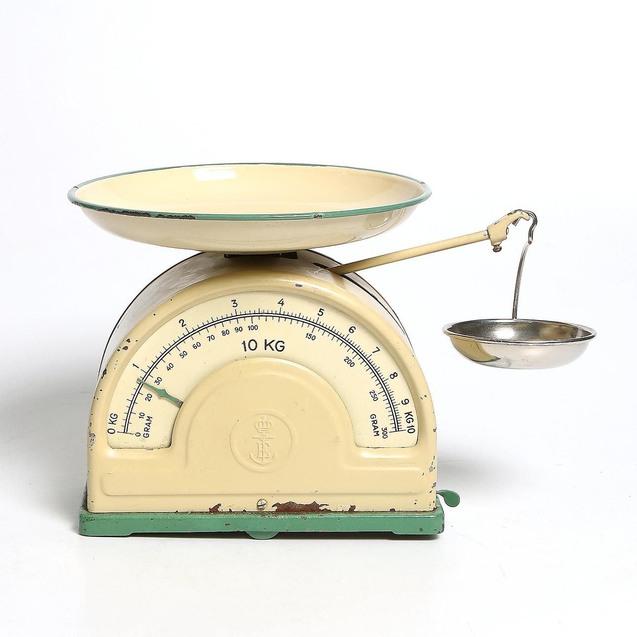 KÖKSVÅG, metall samt emalj, Eskilstuna Jernmanufaktur samt Kockums. 1900-talets första hälft.