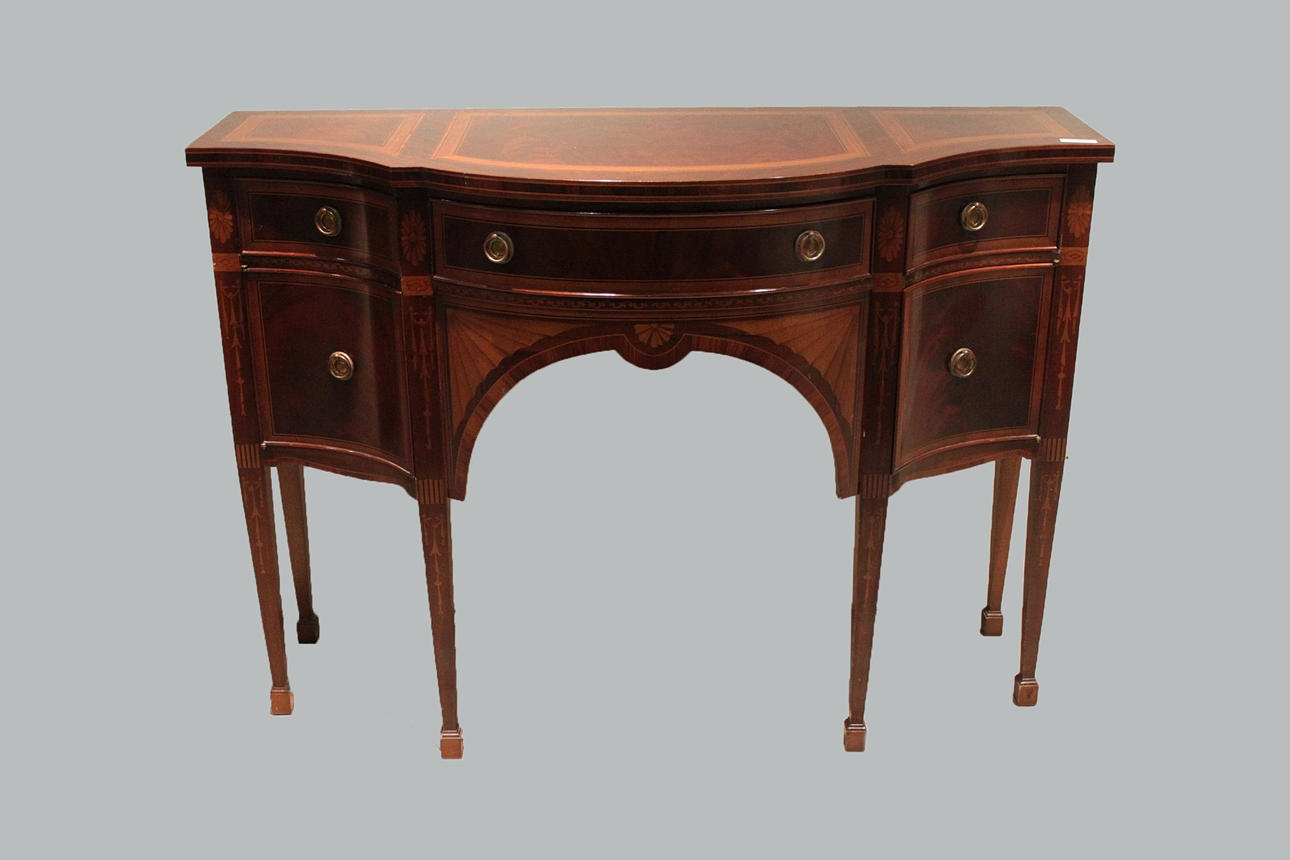 Skänk i Edwardin-stil, England 1900-tal.