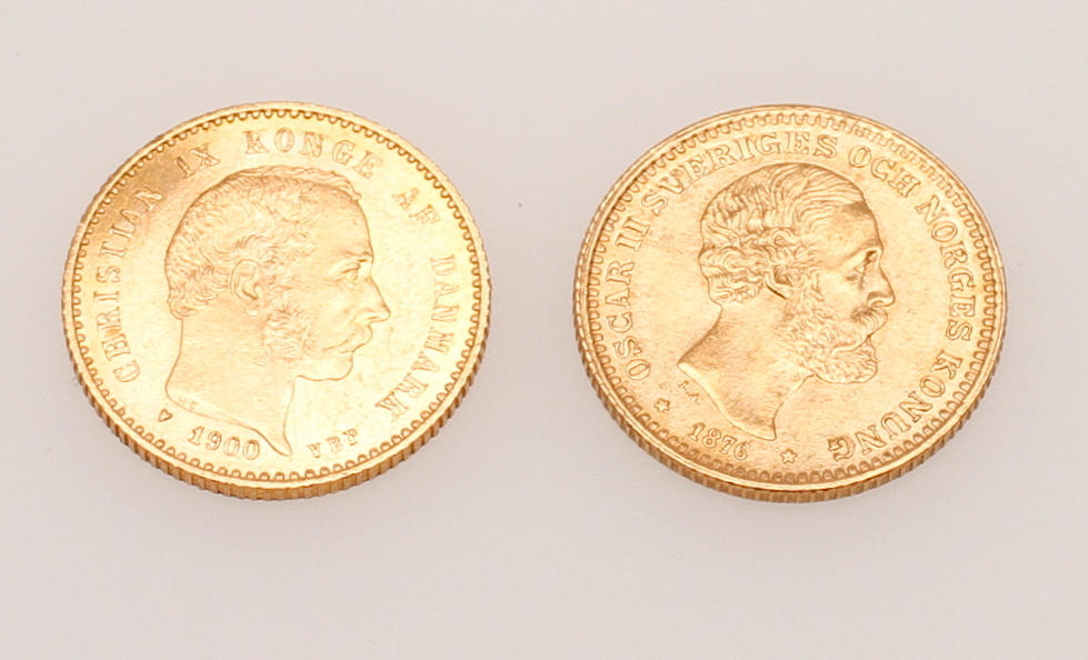 GULDMYNT, Sverige, 10 kronor, 1876, vikt ca 4,5 gram samt GULDMYNT, Danmark, 10 kronor, 1900, vikt ca 4,5 gram.