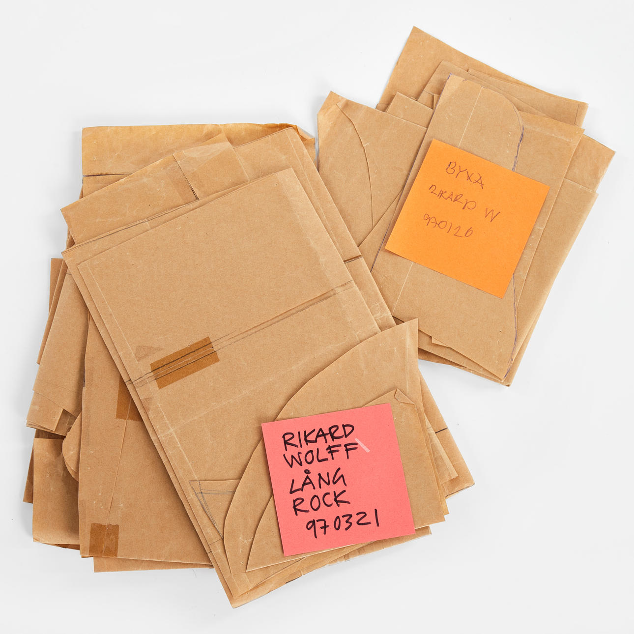 LARS WALLIN. Originalmönster, 2 st, för Rickard Wolf, 90-tal.