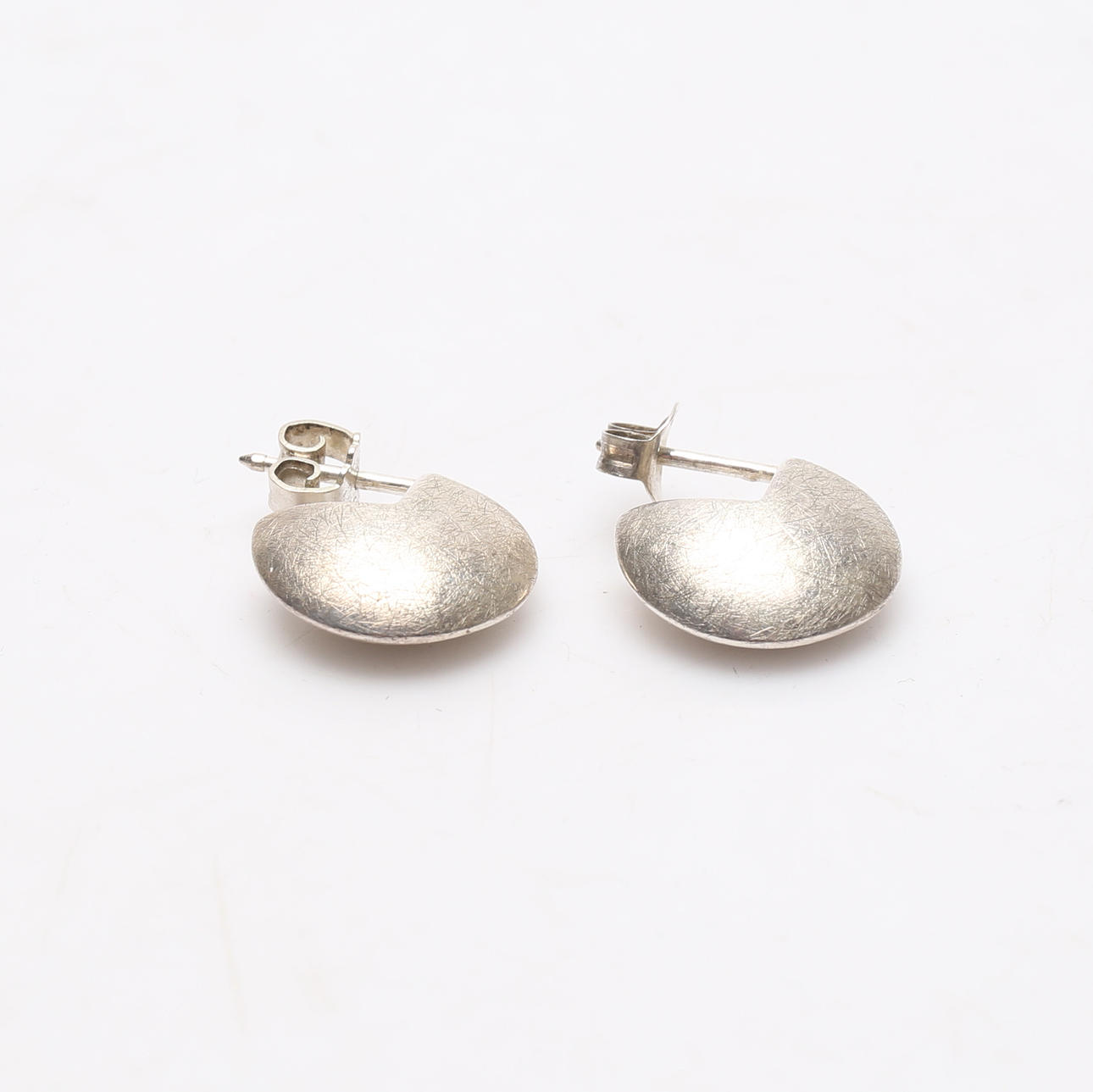 EARRINGS, a pair, silver, Peter de Wit.
