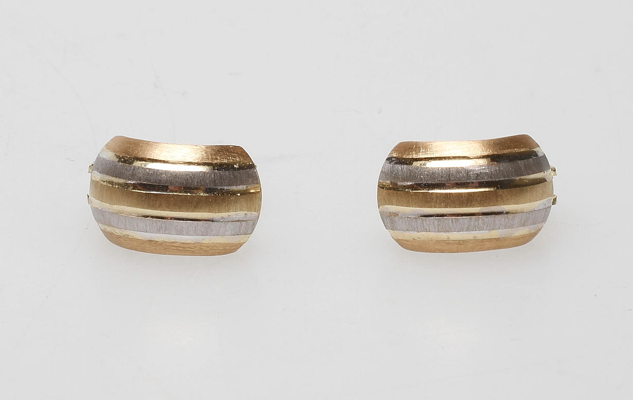 ÖRHÄNGEN, ett par, 18k guld och vitguld, total vikt ca. 3,1 gram.