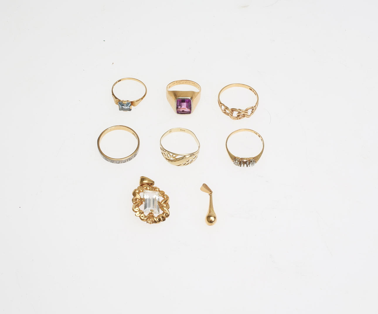 PARTI GULD, Ringar samt hängen, 18 k samt 14 k.