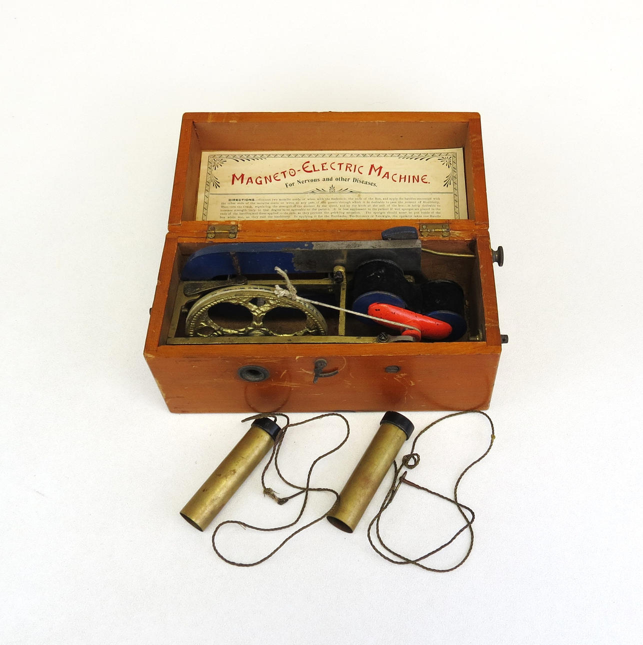 ANTIKE MAGNETO-ELEKTRISCHE SCHOCKMASCHINE.