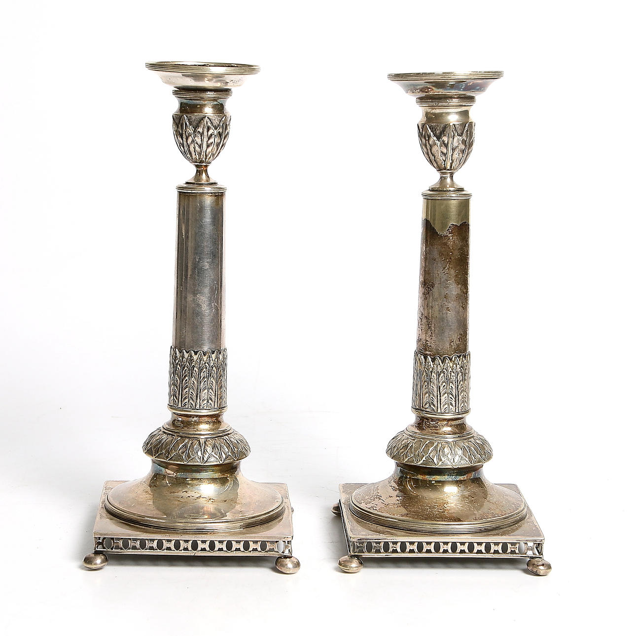 LJUSSTAKAR, ett par, nysilver, CG Hallberg, gustaviansk stil. 1900-talets första hälft.