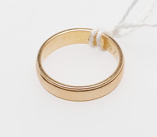 RING, 18k guld, vikt ca 5,2 gram.