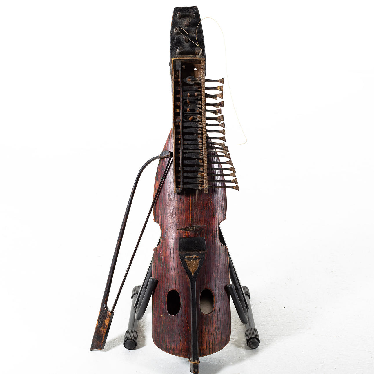 KEYHARP jousella, 1900-luvun alku.