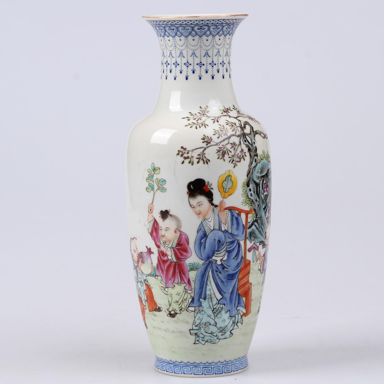 VAS, äggskalsporslin, Famille rose, Kina, republik.