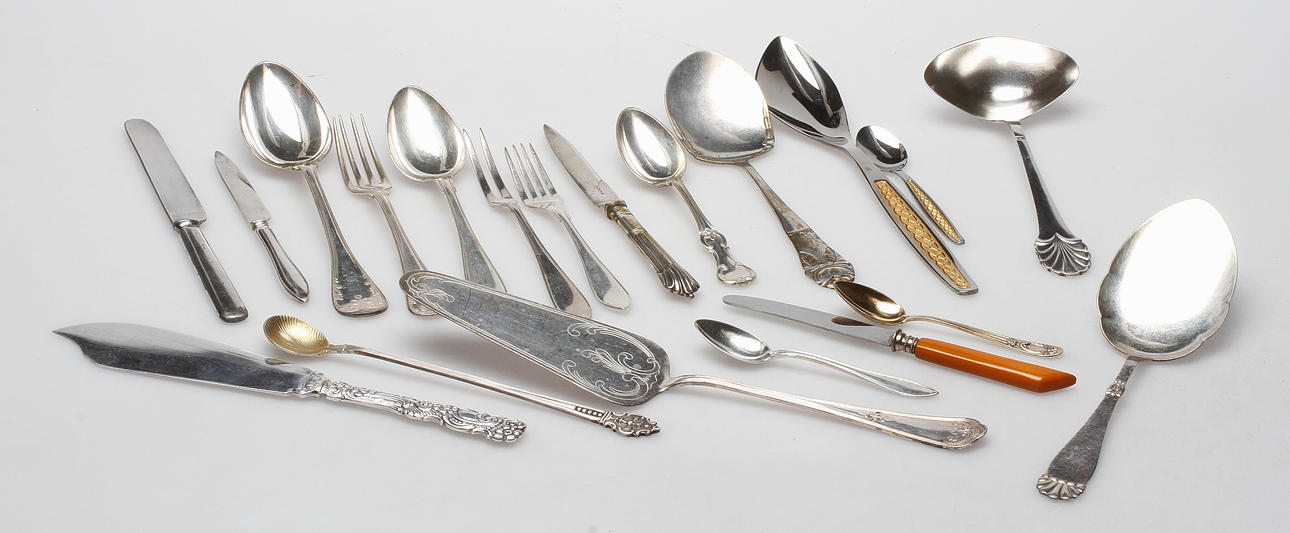 BESTICK bland annat nysilver, 1900-tal.