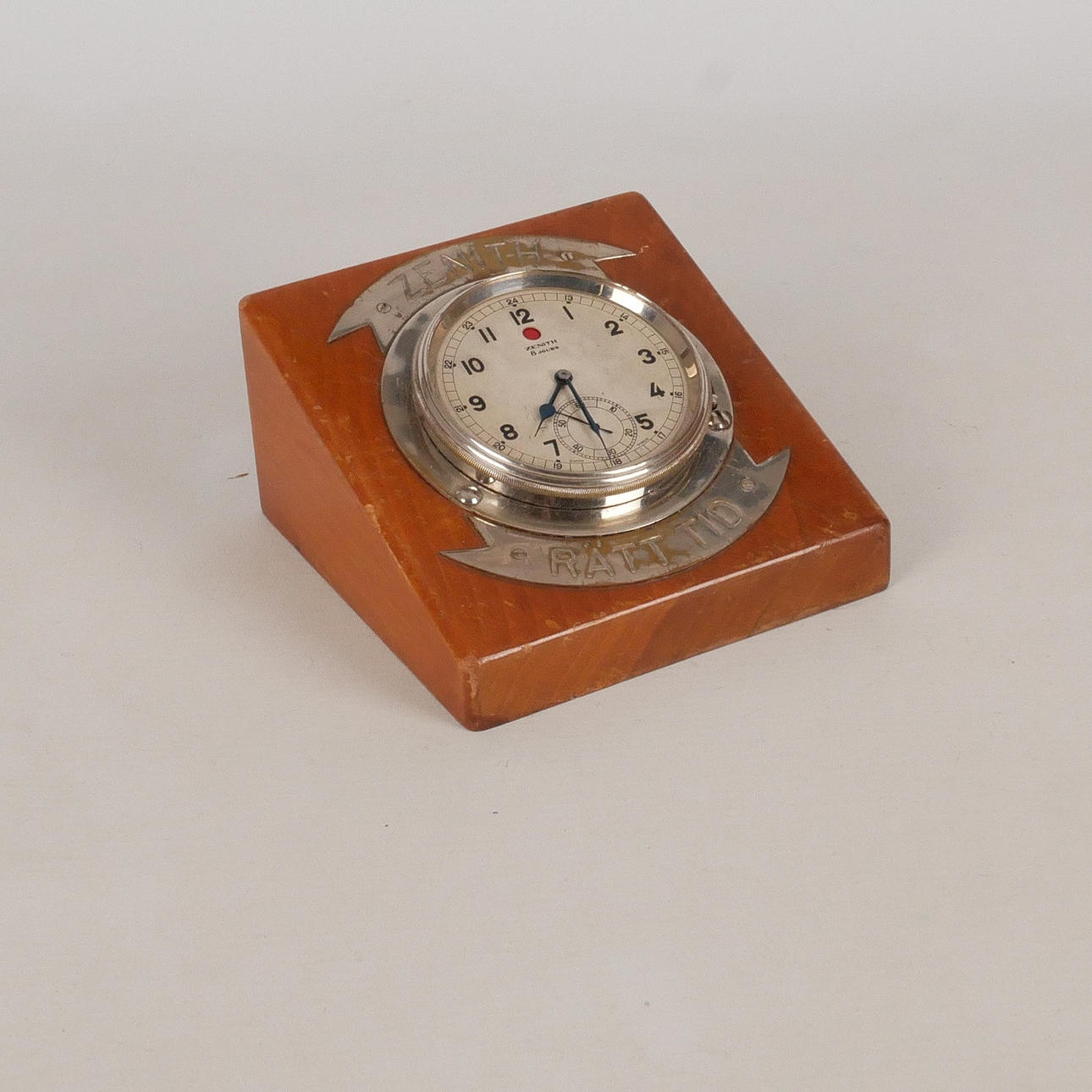 TABLE CLOCK, "Rätt tid", Zenith, wooden base, 1940s.