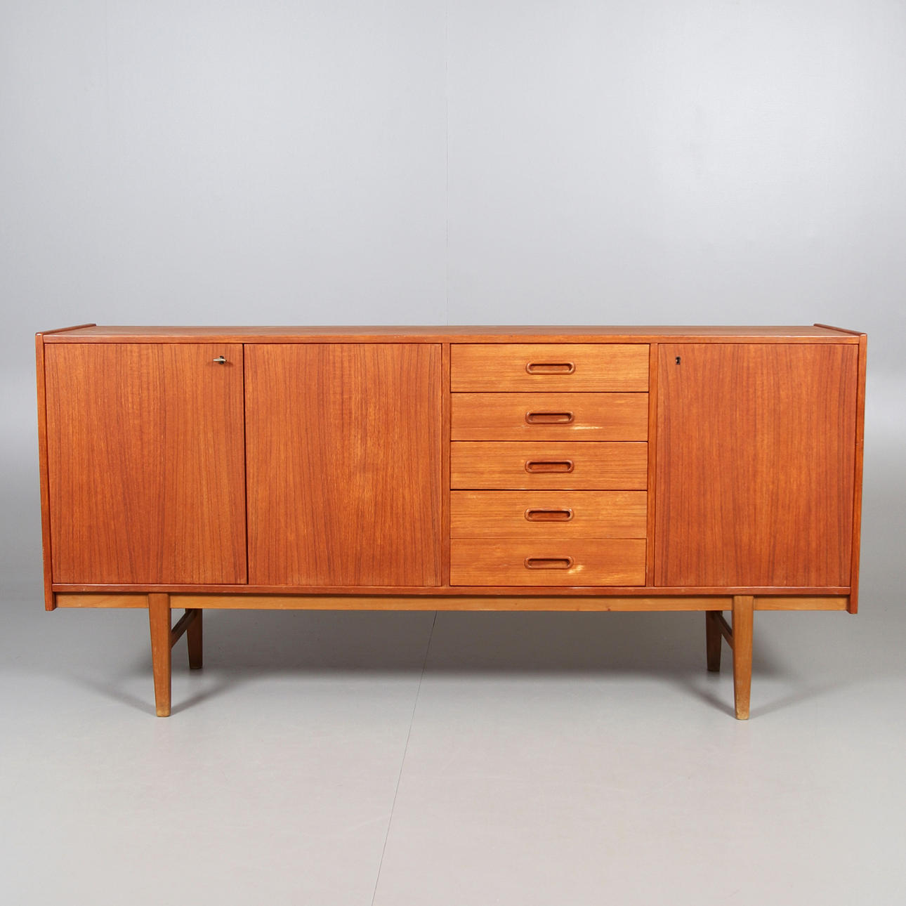 SIDEBOARD, Teak, 60er/70er Jahre.