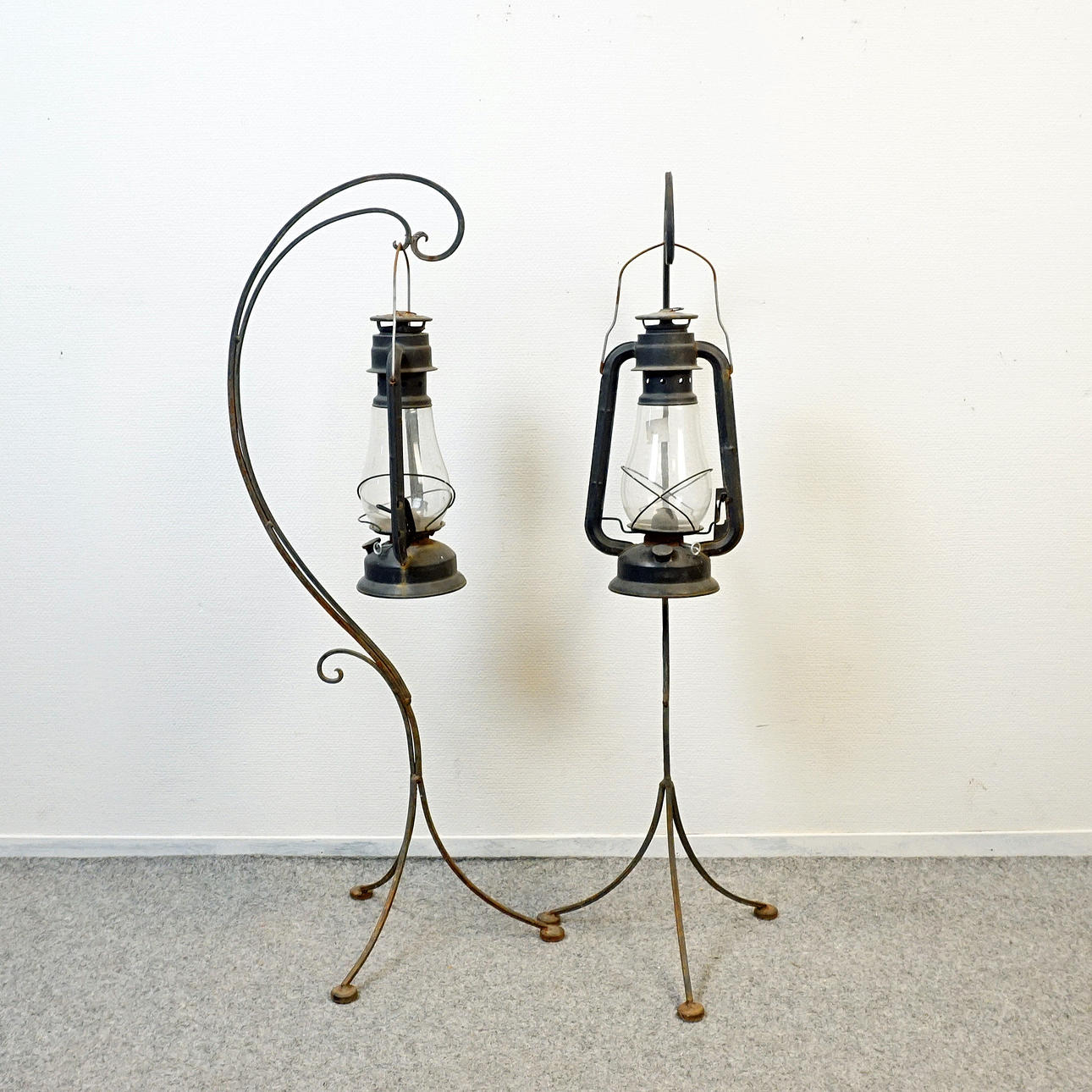 LYKTOR med LYKTHÅLLARE, Smide, 2 st.