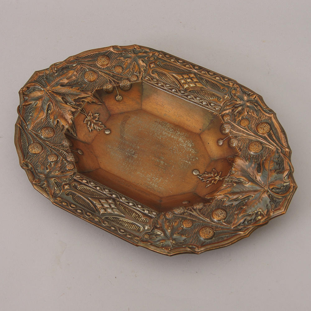 SKÅL, jugend, kopparfärgad plåt.