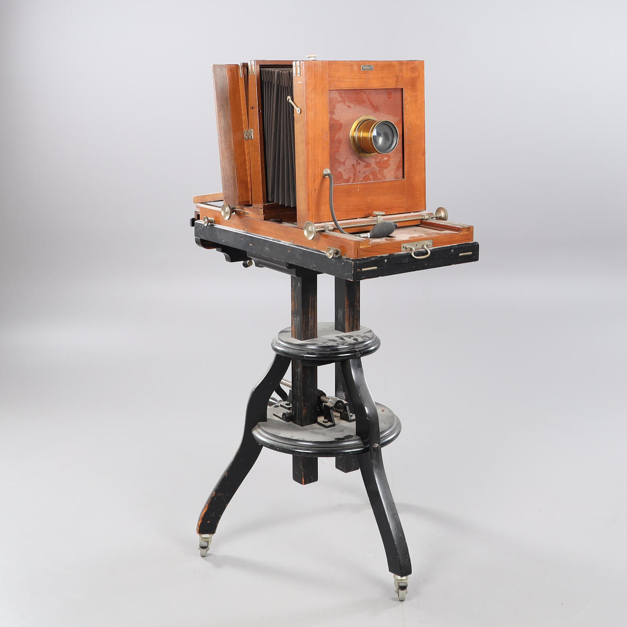 EDV. NERLIEN, PORTRÄTTKAMERA, mahogny.