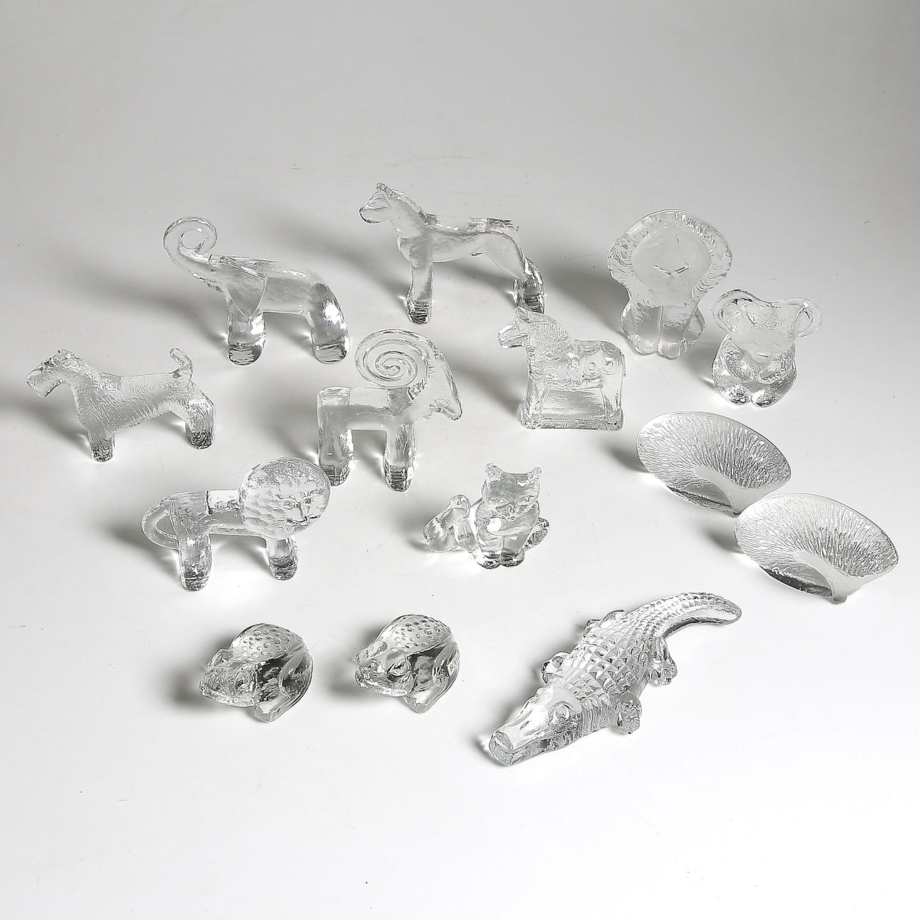 DJURFIGURINER, 14 delar, glas, bl.a. "Djur i Frihet", Lisa Larson och "Boda Zoo" samt "Boda Kennel", Bertil Vallien, Boda Glasbruk och Royal Krona.