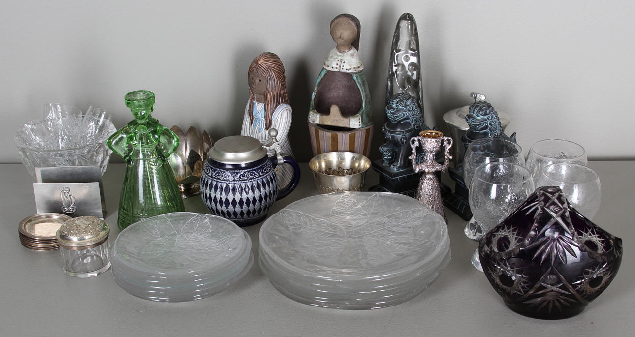 DIVERSE, bl.a. glas och keramik. 1900-2000-tal.