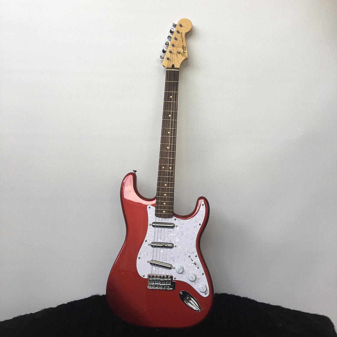 SÄHKÖKITARA - SQUIER - FENDER SURF STRATOCASTER - CANDY RED.
