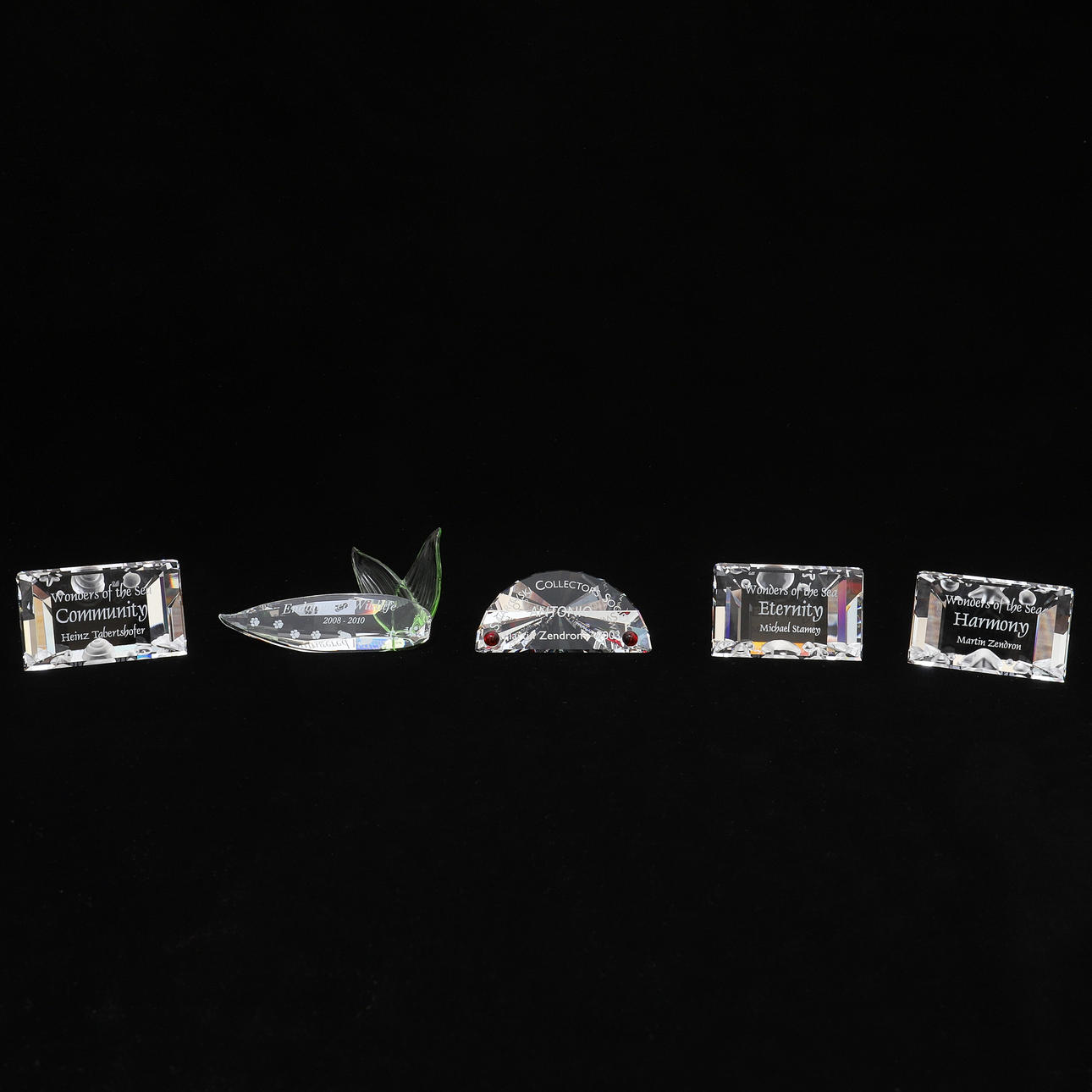 SWAROVSKI: CINCO PLACAS DE TÍTULO.