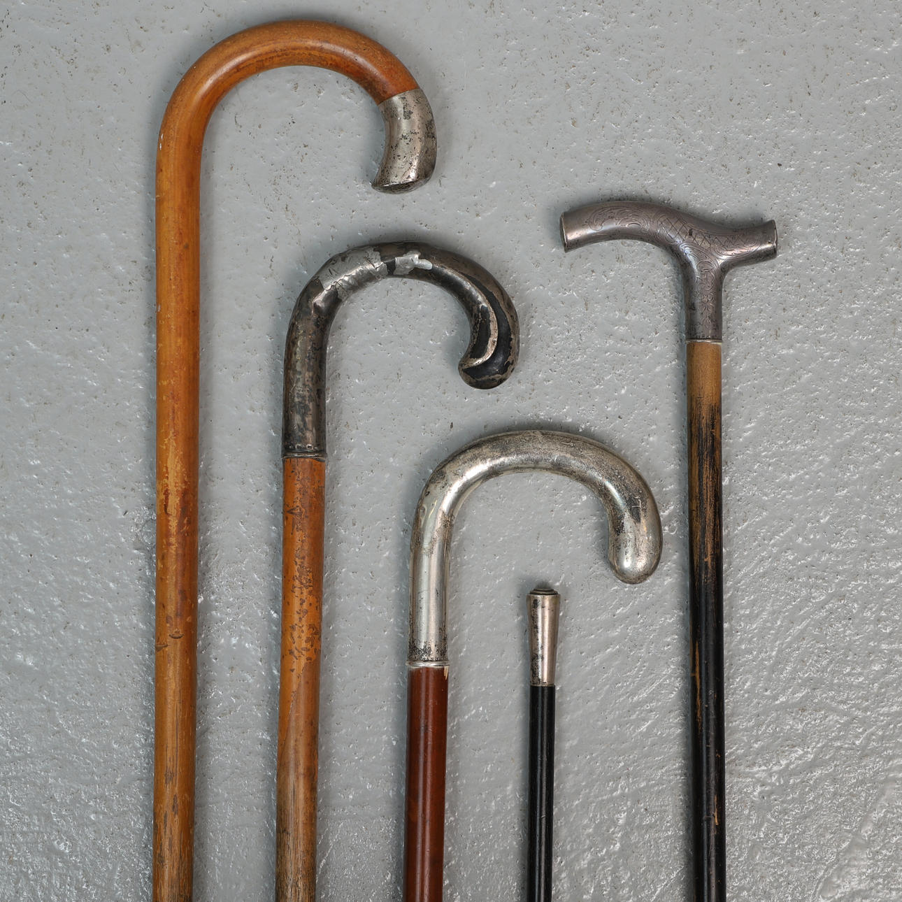 KÄPPAR, 5 st, trä & silver. Vintagekläder & Accessoarer - Auctionet