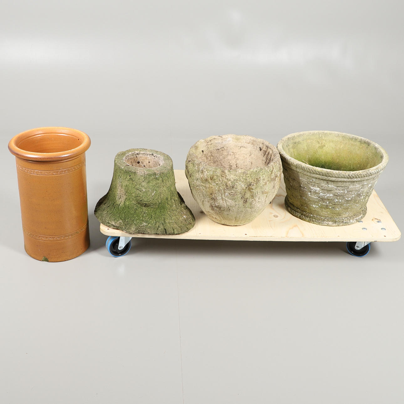 CUATRO JARDINERAS DE JARDÍN.