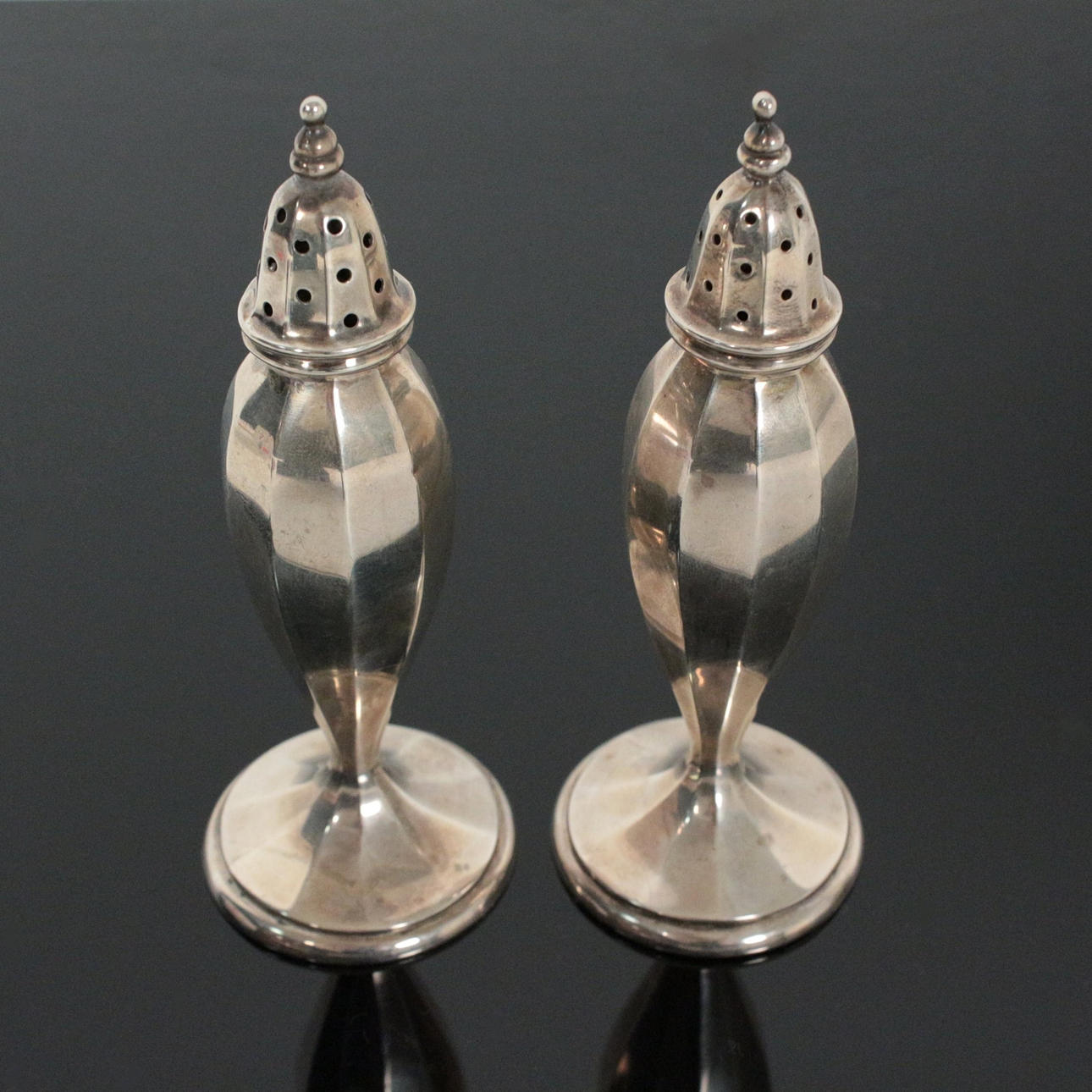 Salt and pepper shakers, 925 silver.