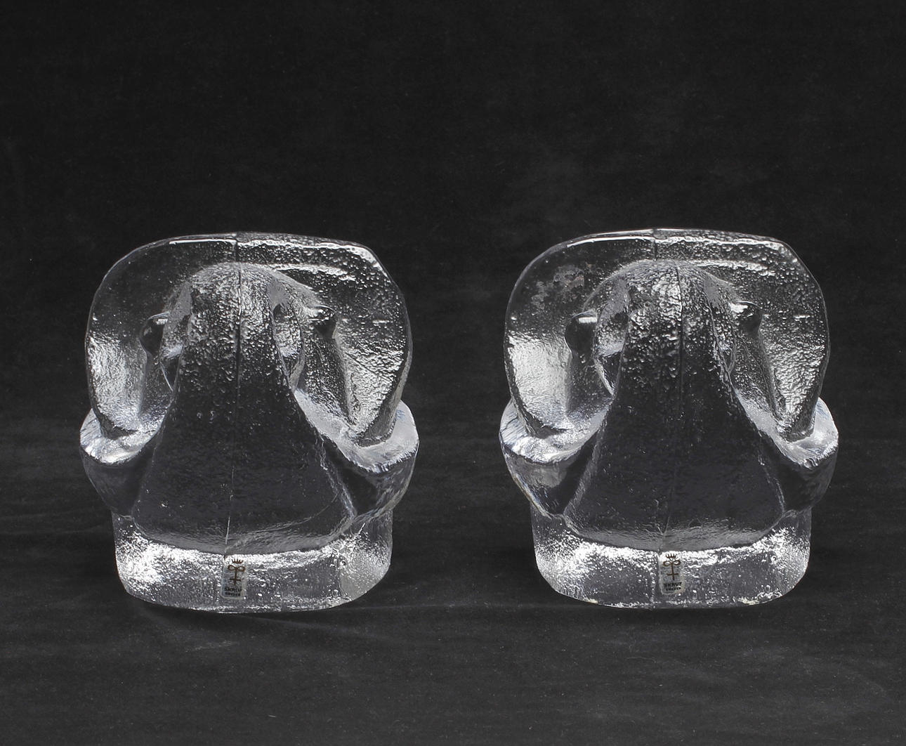 BOKSTÖD, ett par, glas, Lars Hellsten, Skruf, signerade.